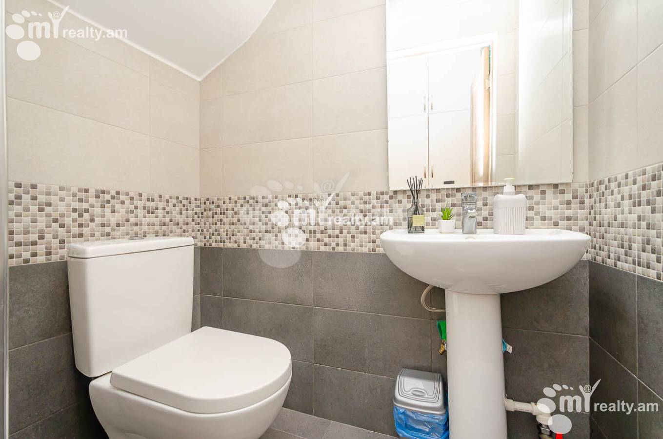 House for sale G 1 dis., Ajapnyak Yerevan, 143604