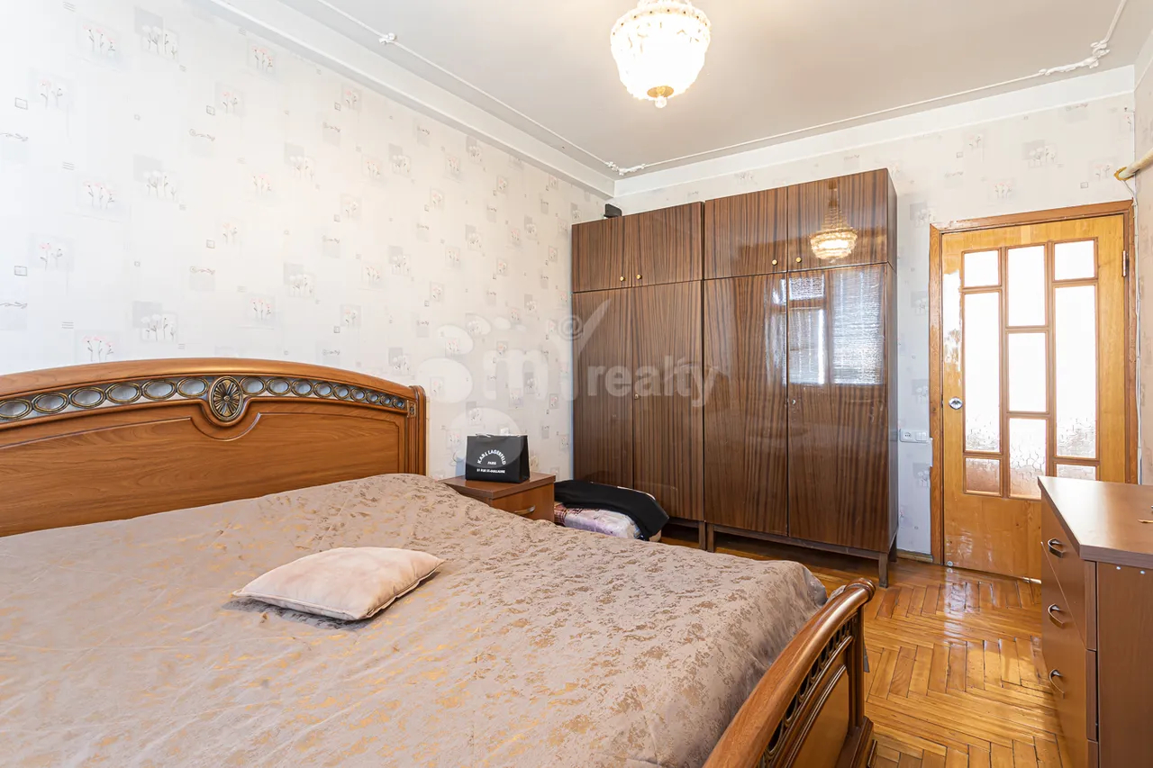 3 bedroom apartment for sale خیابان واهر. پاپازیان, عربگیر ایروان, 157437