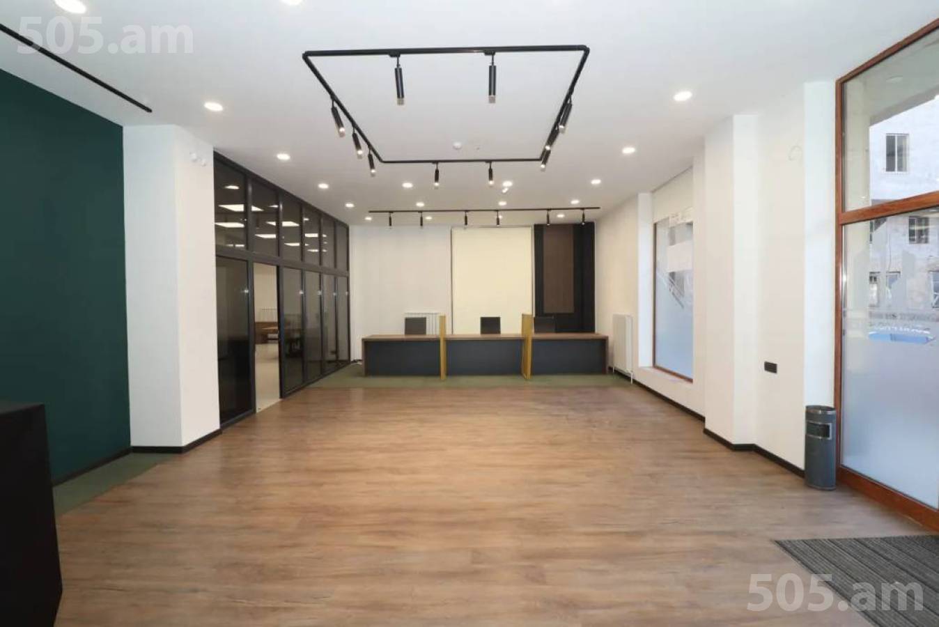 Commercial for rent خیابان لِر. کامسار, مرکز شهر ایروان, 151326