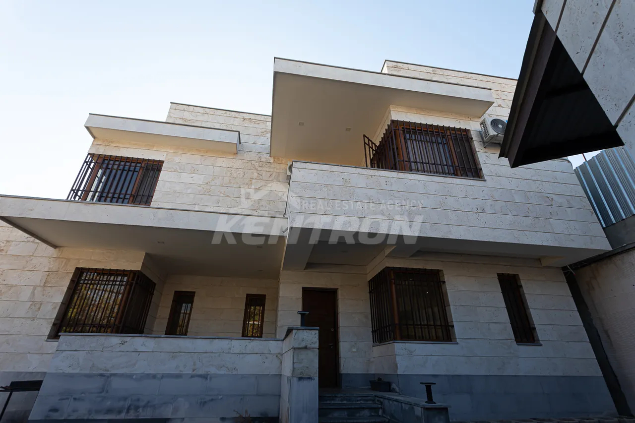 House for sale Lusinyants street, مرکز شهر ایروان, 157386