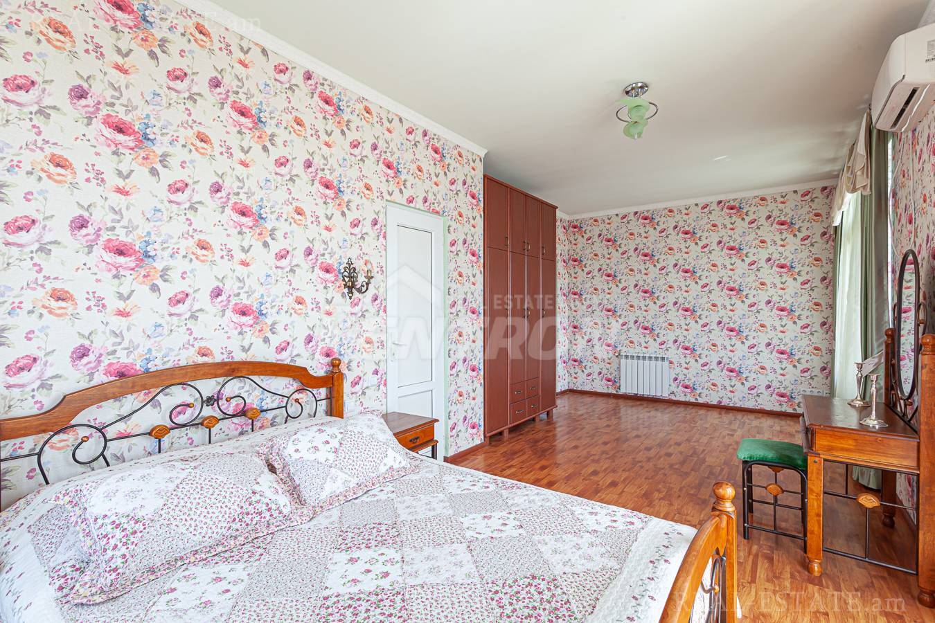 Купить дом Варшавян ул, Канакер-Зейтун Ереван, 137475