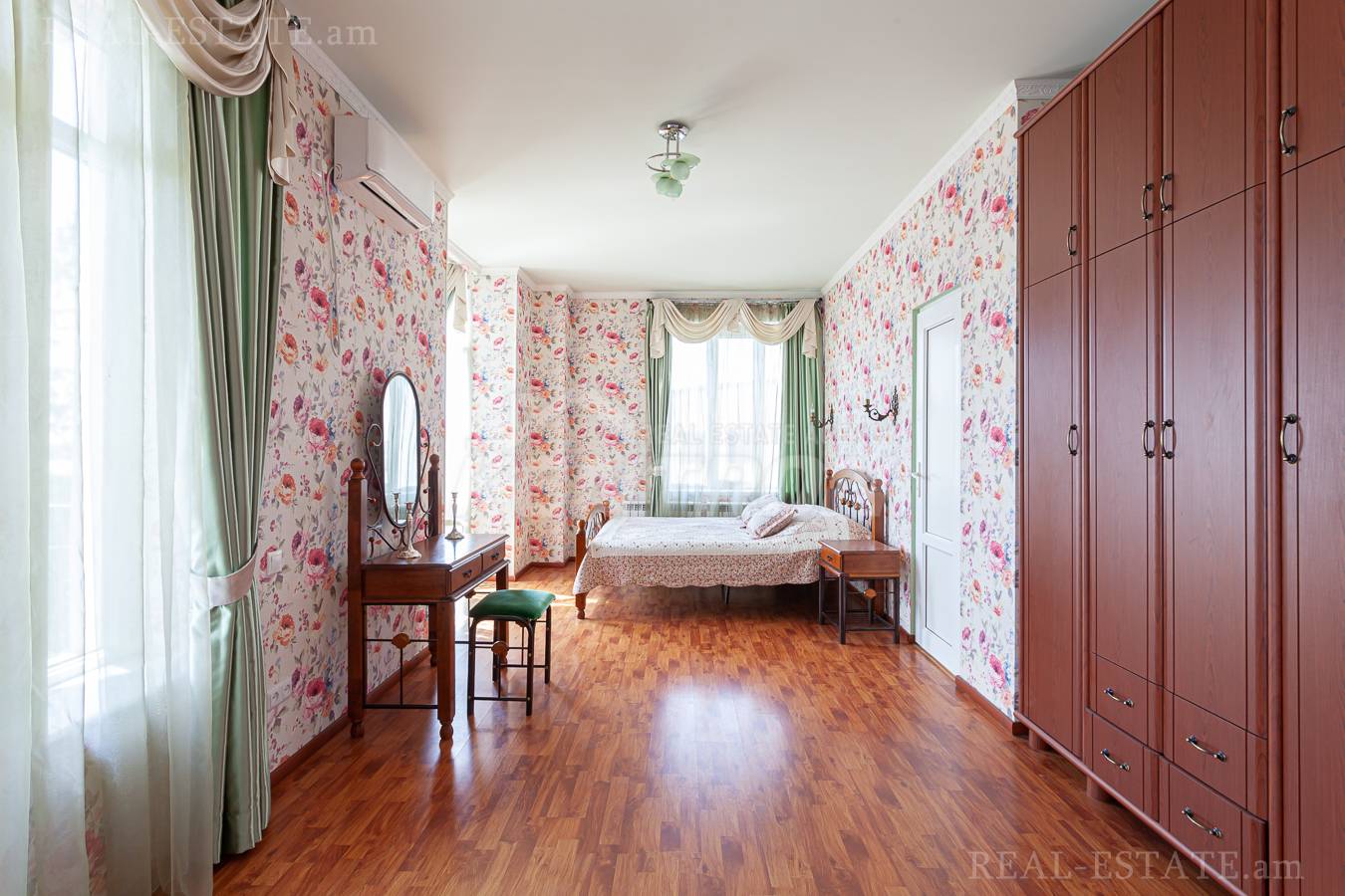 Купить дом Варшавян ул, Канакер-Зейтун Ереван, 137475