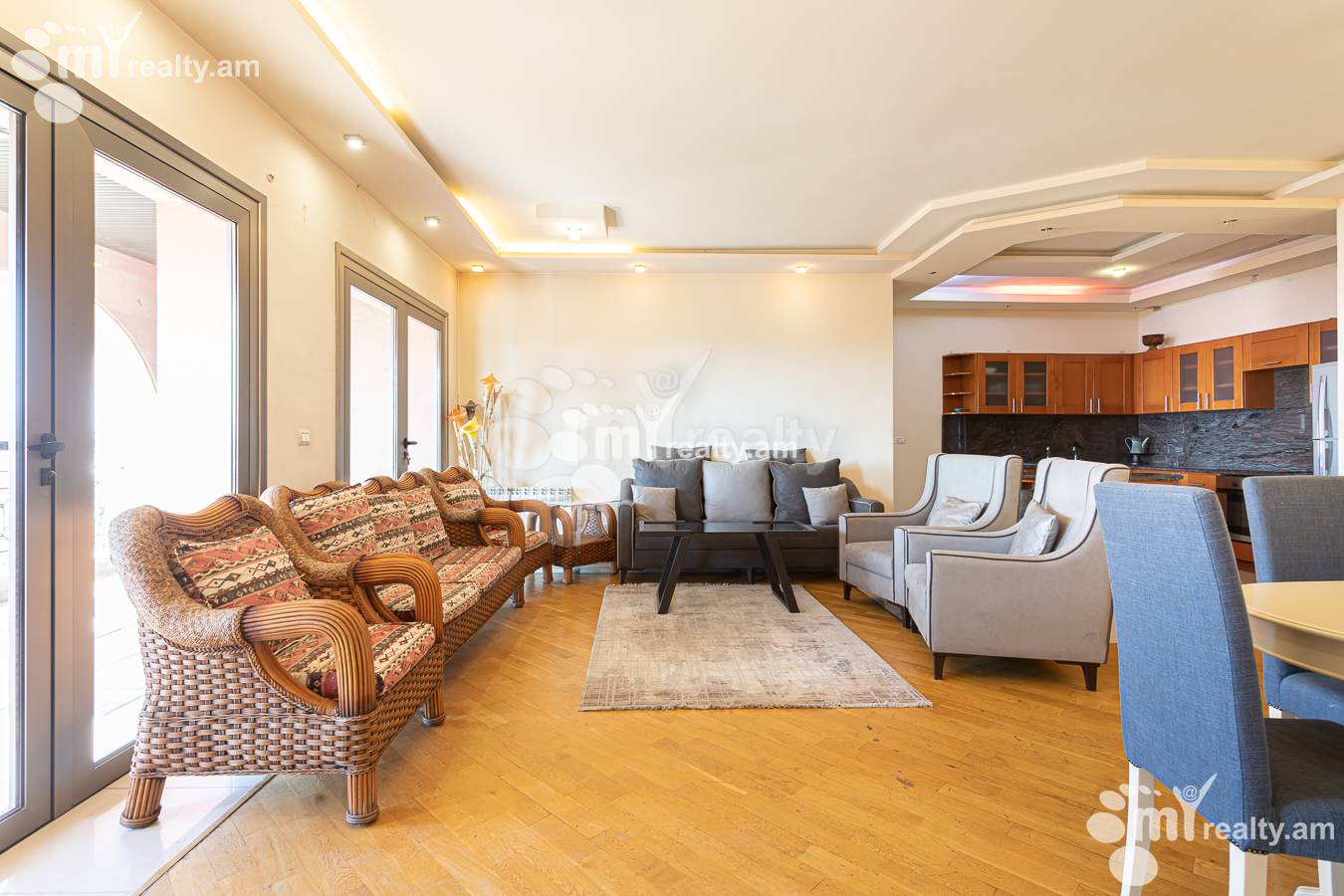 3 bedroom apartment for rent Antarayin St, Center Yerevan, 157000