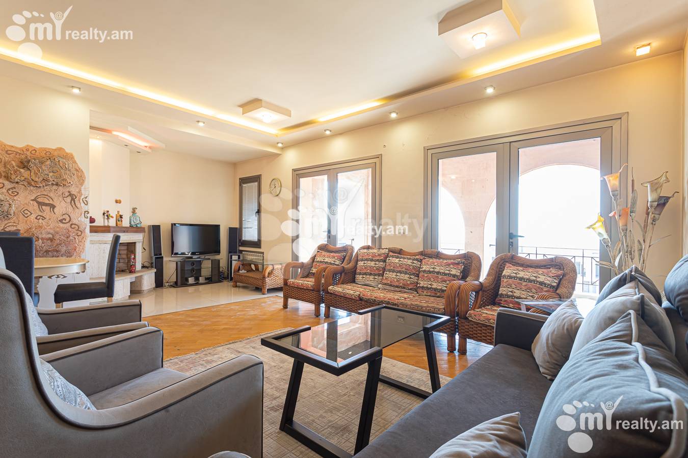 3 bedroom apartment for rent Antarayin St, Center Yerevan, 157000