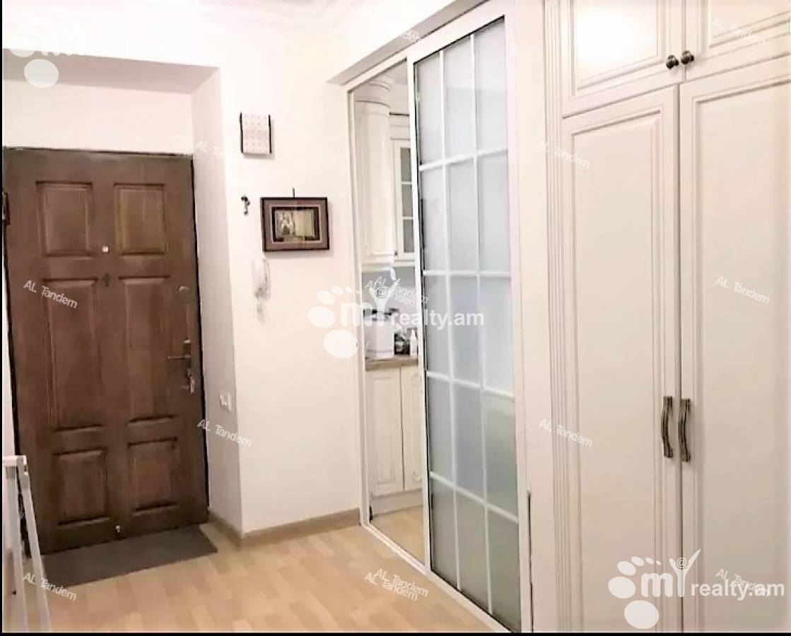4 bedroom apartment for sale Hanrapetutyan St, Center Yerevan, 125081
