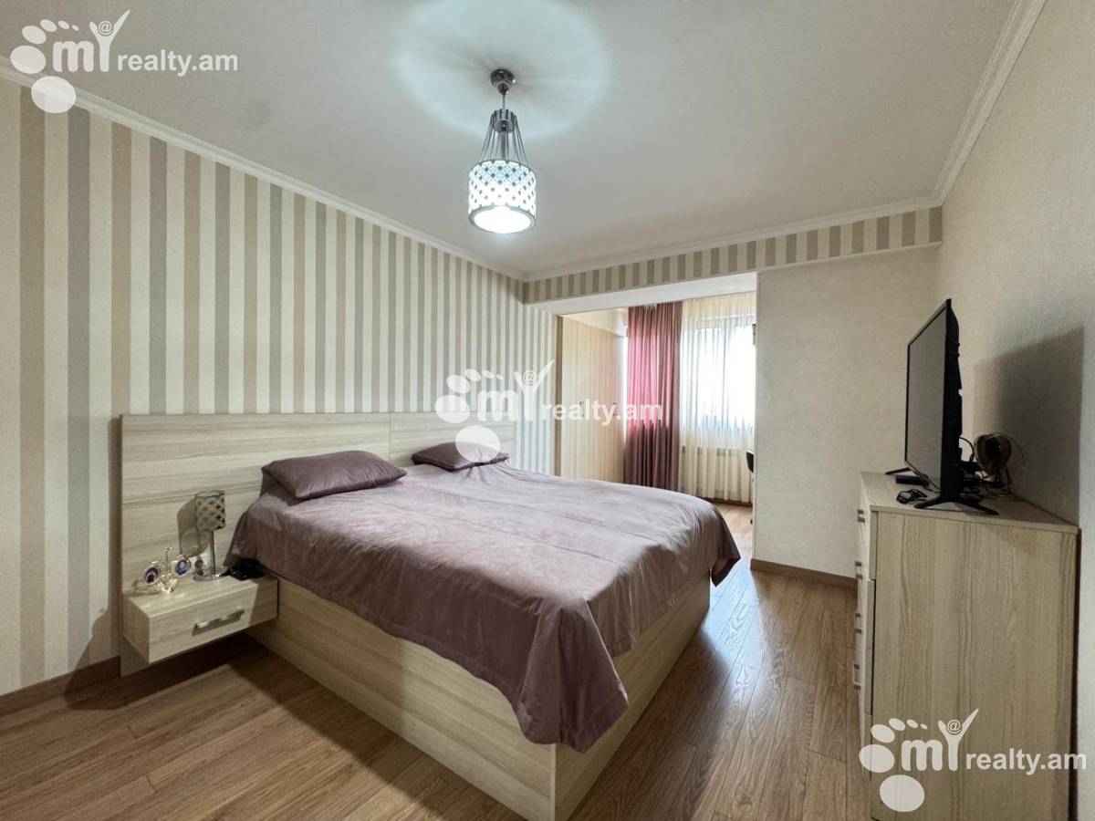 4 bedroom apartment for sale Charents St, Center Yerevan, 160427