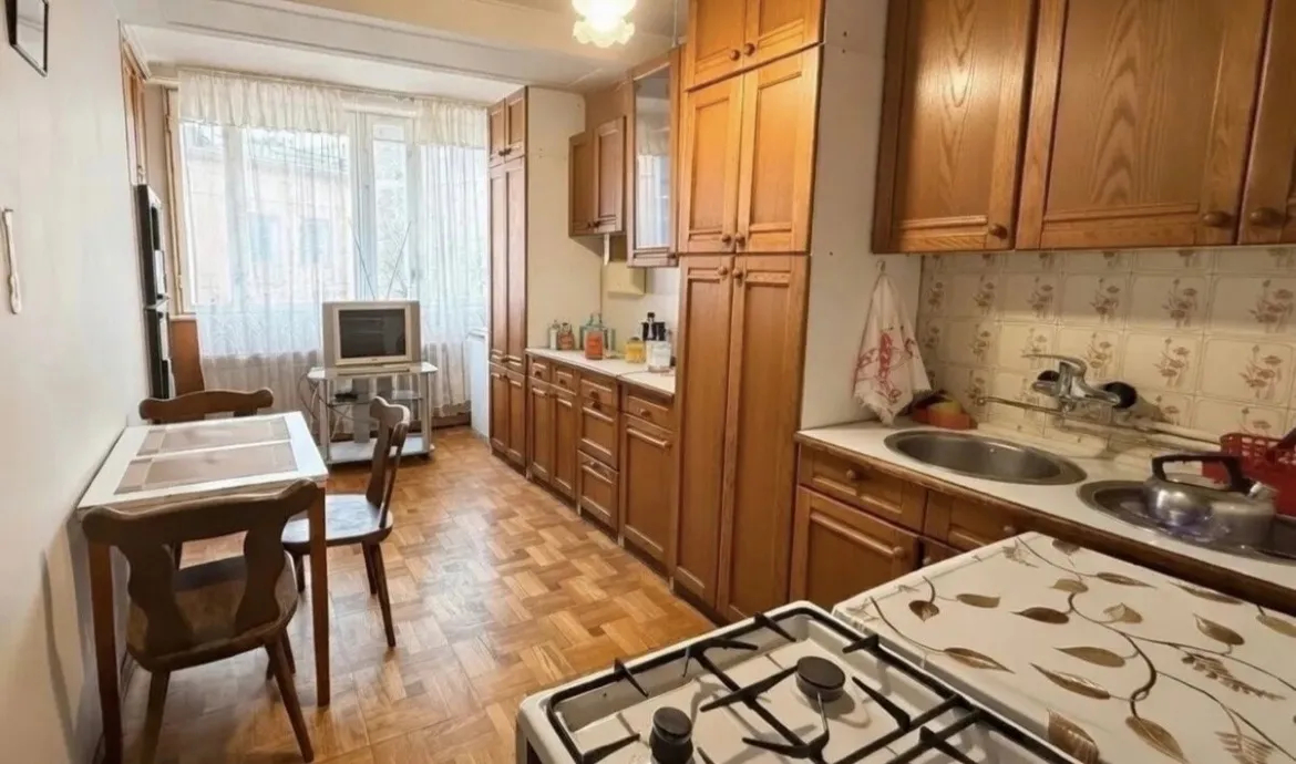 3 bedroom apartment for sale Heratsi St, Center Yerevan, 160333