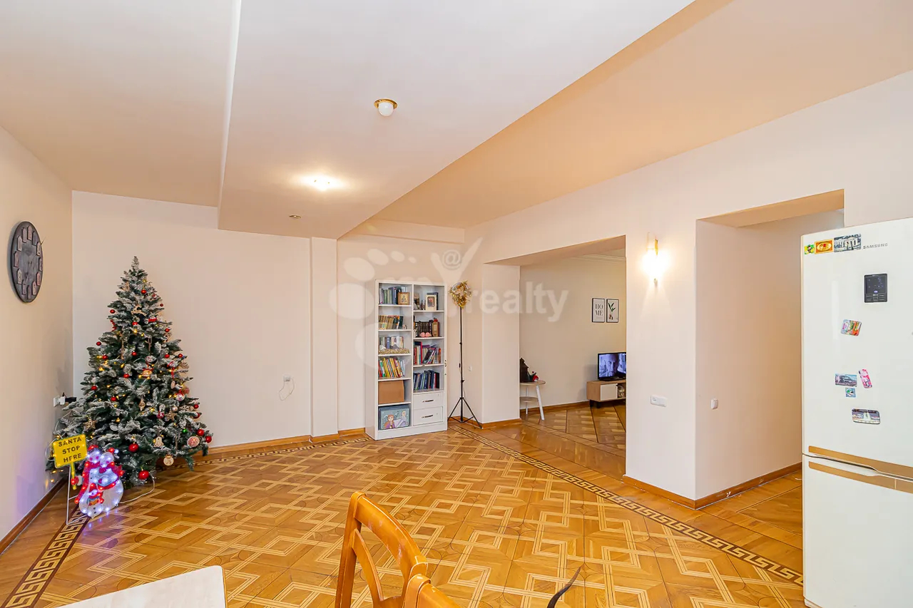 4 bedroom apartment for sale Abovyan St, Center Yerevan, 159935