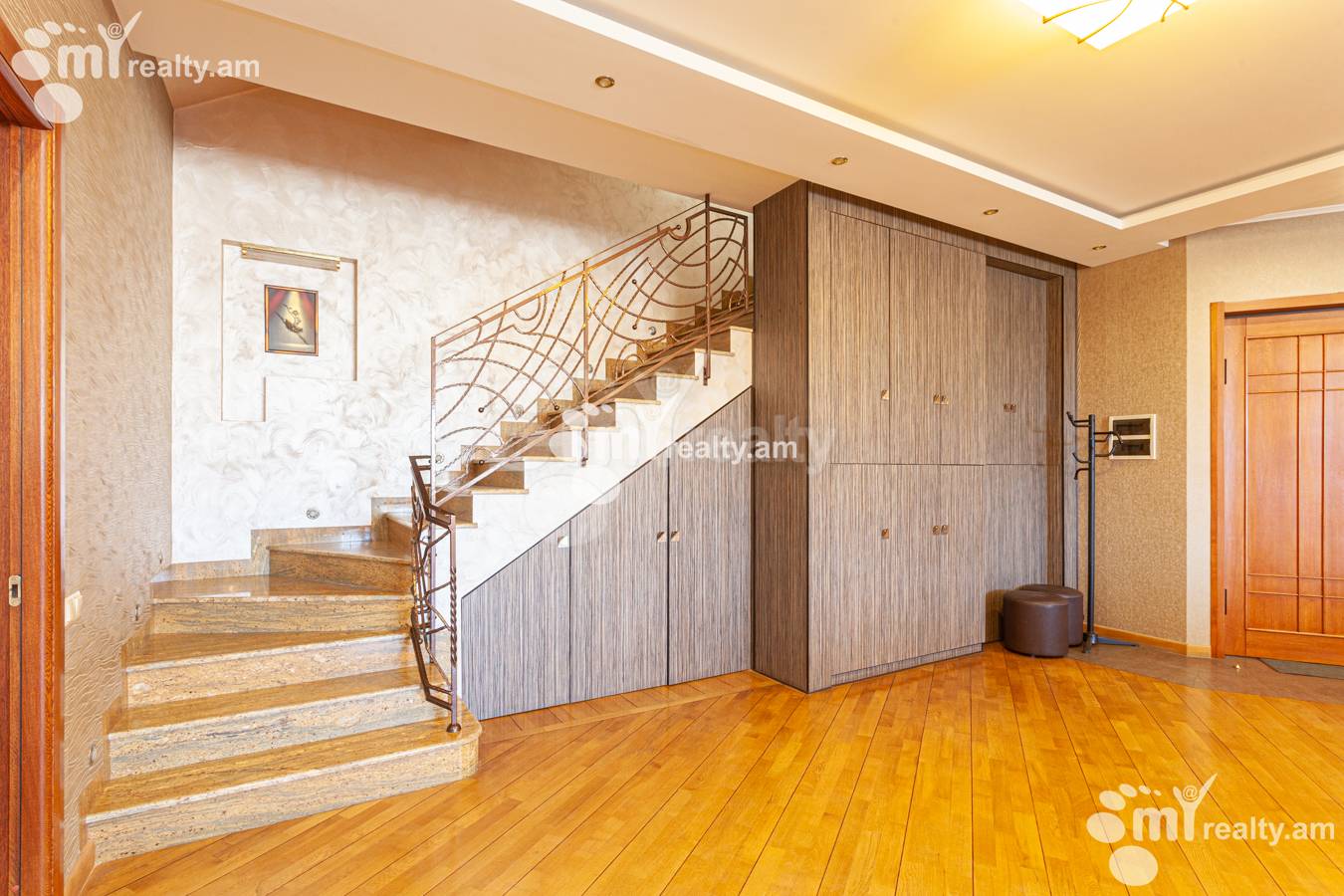 5 bedroom apartment for sale Amiryan St, Center Yerevan, 148615