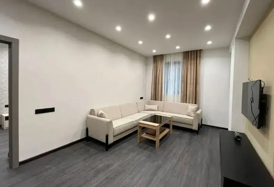 varcov-bnakaran/2-senyakanoc/Zavaryan+St/Center/Yerevan