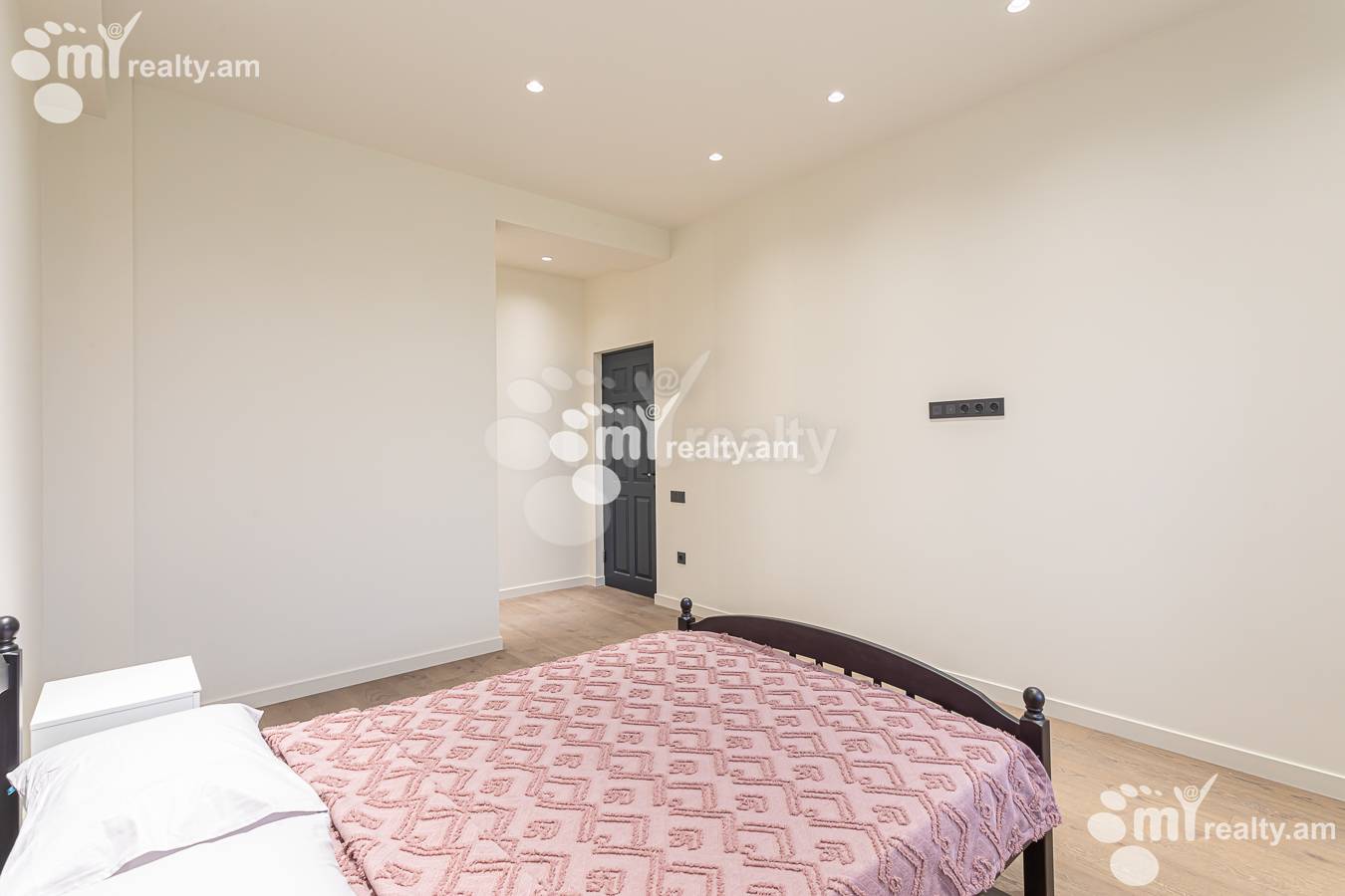 3 սենյականոց բնակարան վարձով Մ․ Մելքոնյան փող, Կենտրոն Երևան, 156869