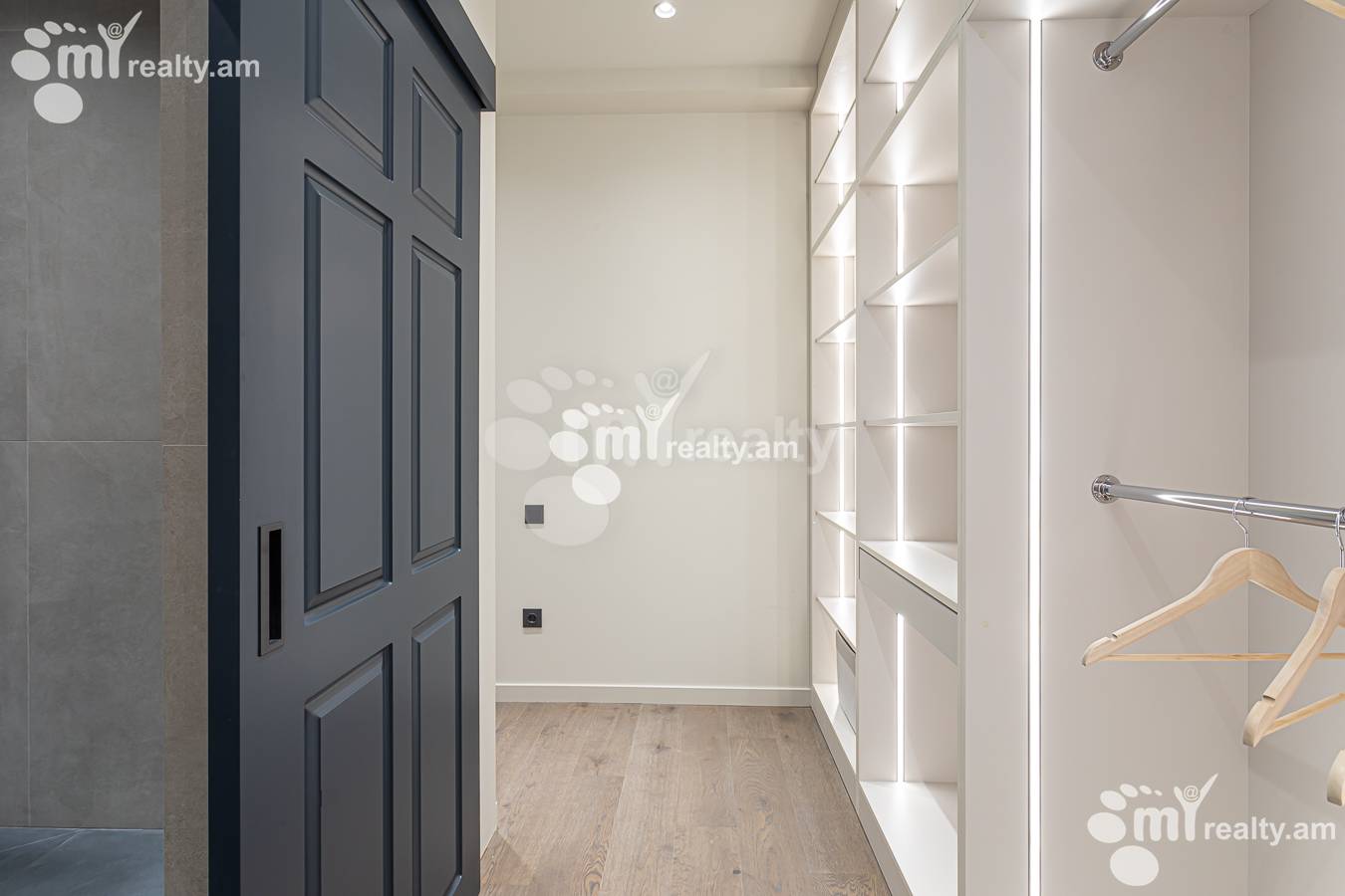 3 սենյականոց բնակարան վարձով Մ․ Մելքոնյան փող, Կենտրոն Երևան, 156869