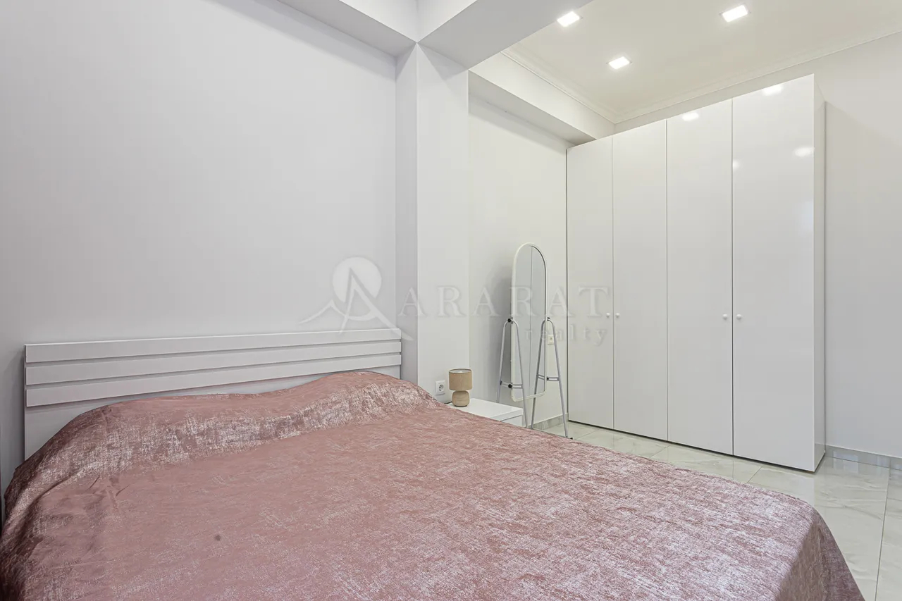 2 սենյականոց բնակարան վարձով Հանրապետության փող, Կենտրոն Երևան, 158040