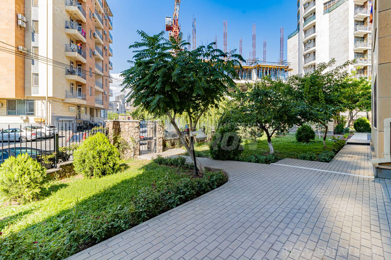 Купить 3 комнатную квартиру Антараин ул, Центр Ереван, 137482