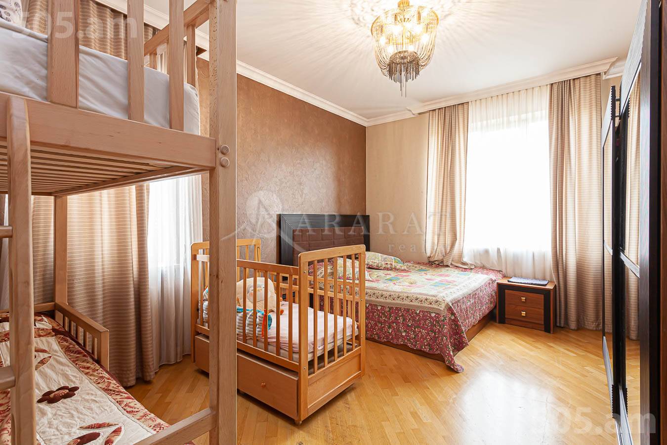 3 bedroom apartment for sale خیابان پارونیان, مرکز شهر ایروان, 153344