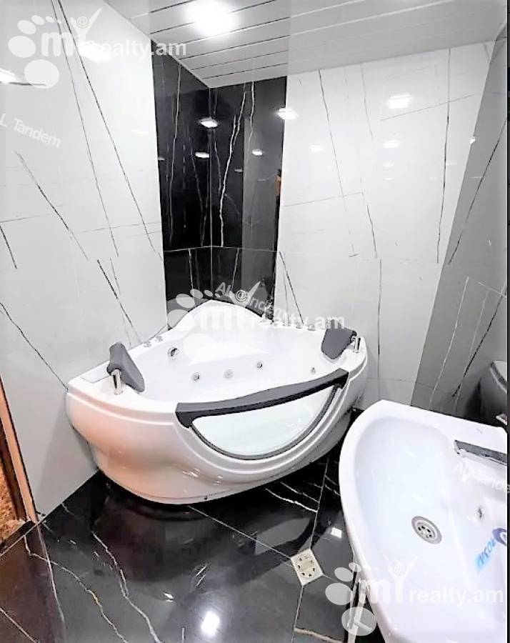 4 bedroom apartment for sale خیابان کاجازنونی, مرکز شهر ایروان, 141808