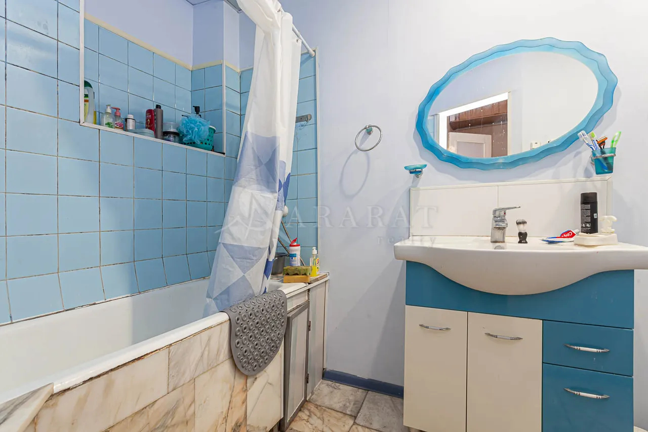 Commercial property for sale Abovyan St, Center Yerevan, 158521