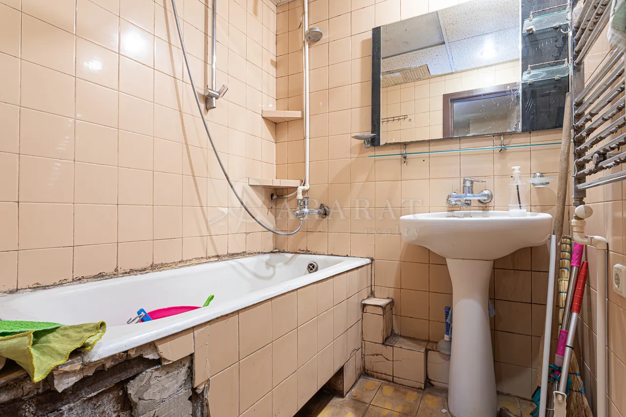 3 bedroom apartment for sale E. Qochar St, Center Yerevan, 157683