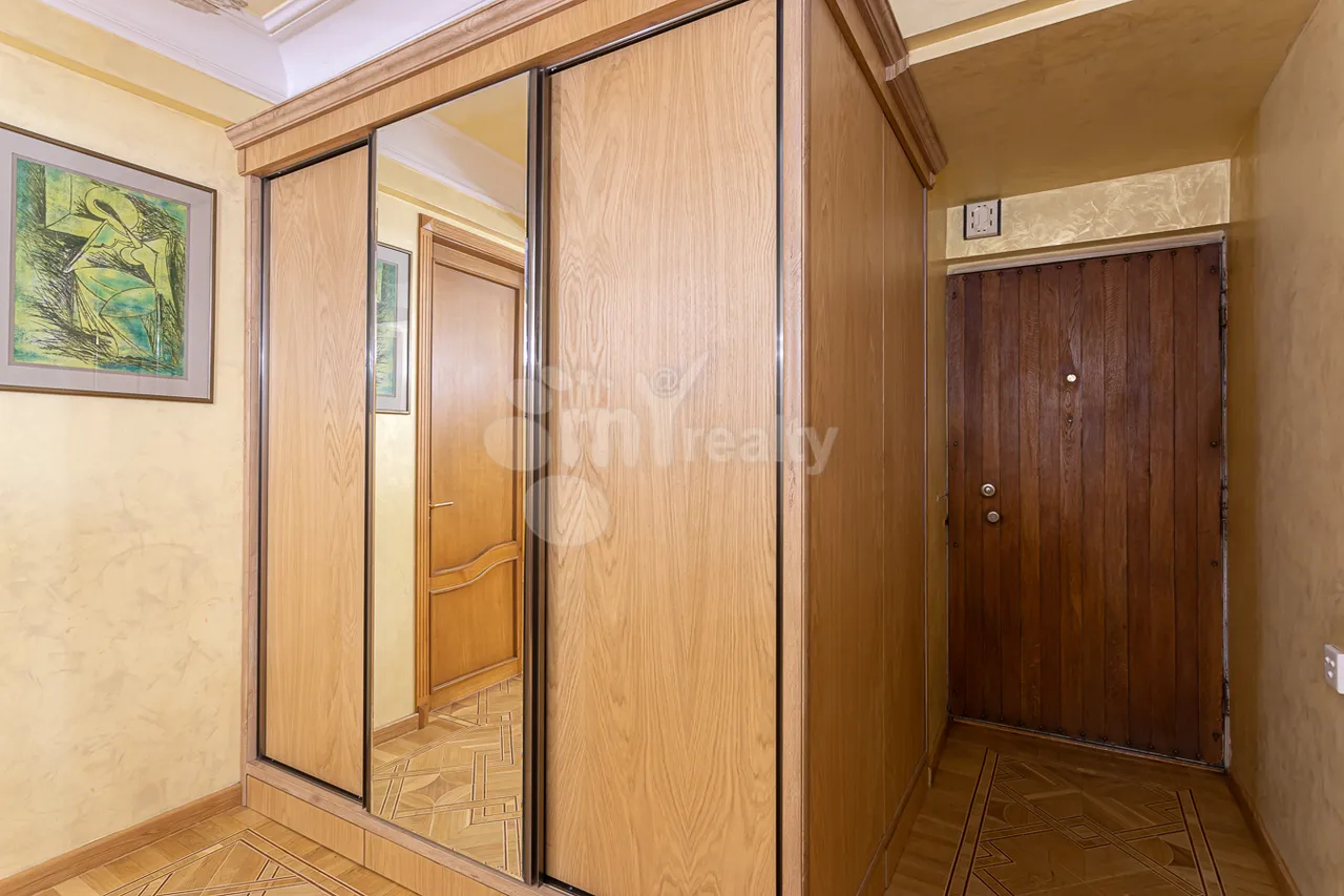 3 bedroom apartment for sale Hanrapetutyan St, Center Yerevan, 159749