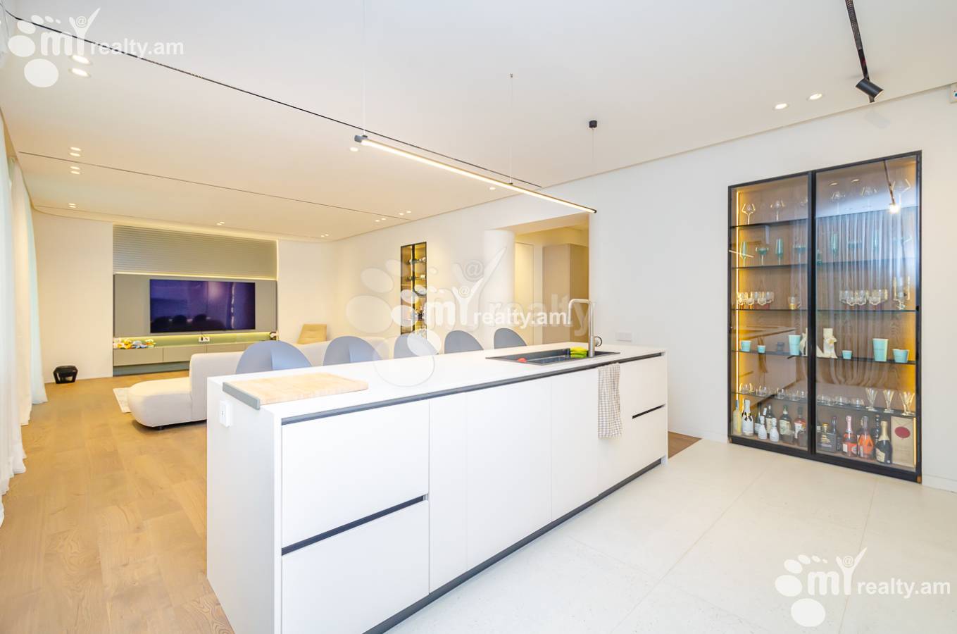 Купить 3 комнатную квартиру Таманян ул, Центр Ереван, 154011