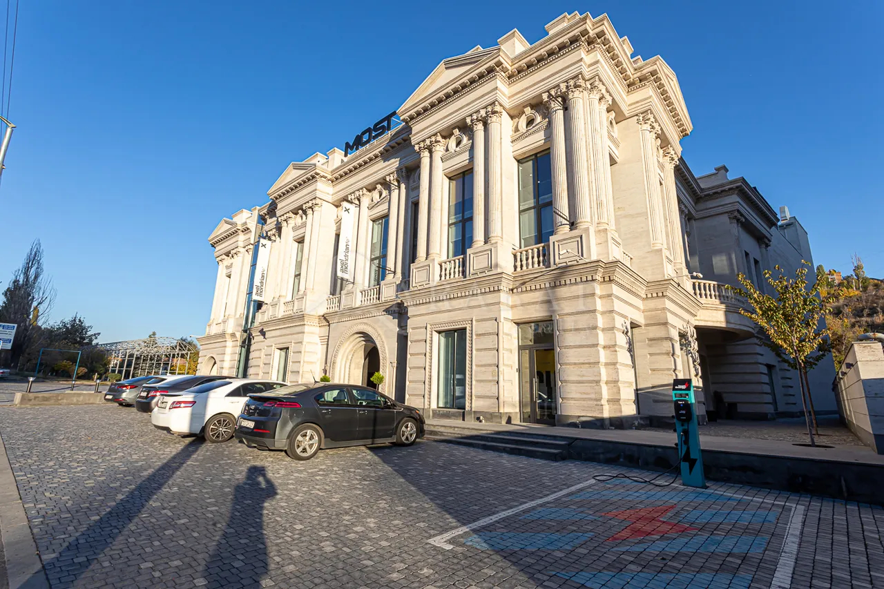 Commercial for rent خیابان میاسنیکیان, مرکز شهر ایروان, 157360