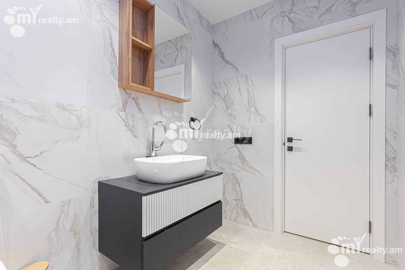 3 bedroom apartment for sale Paronyan St, Center Yerevan, 155918