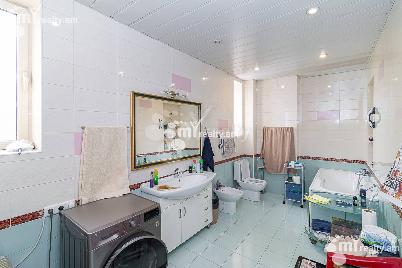 4 bedroom apartment for sale Paronyan St, Center Yerevan, 149050