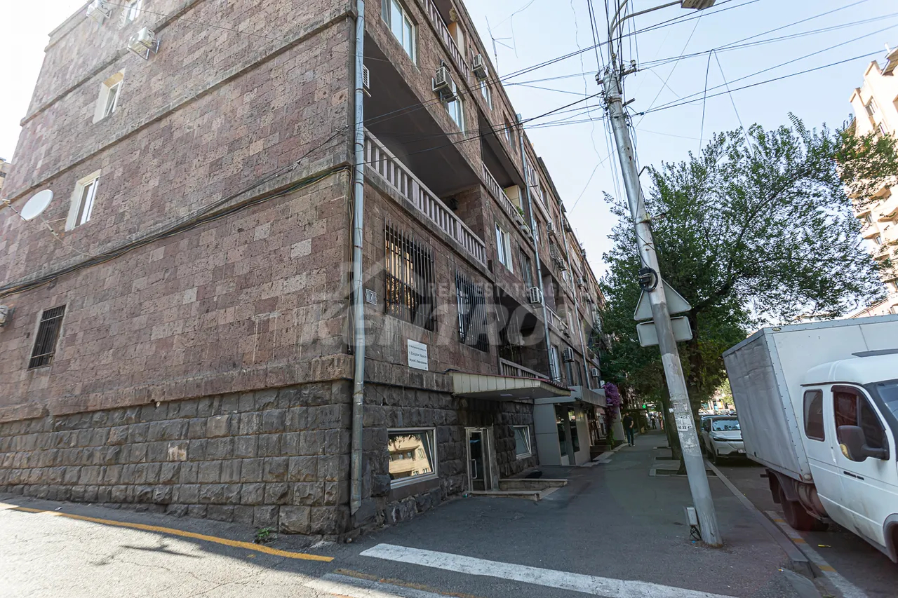 3 bedroom apartment for sale Paronyan St, Center Yerevan, 157419