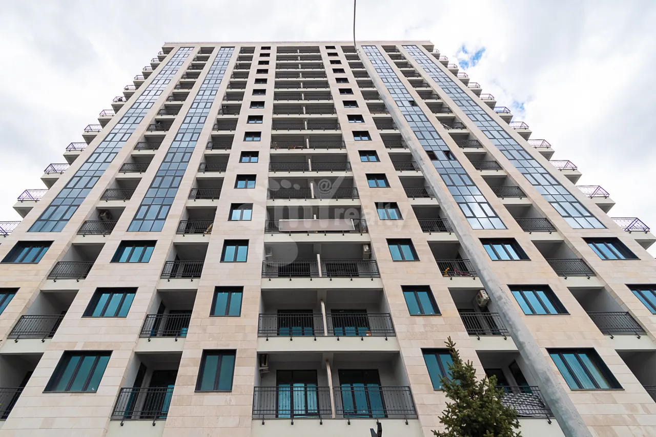 3 սենյականոց բնակարան  Միկոյան փող, Դավթաշեն Երևան, 160145