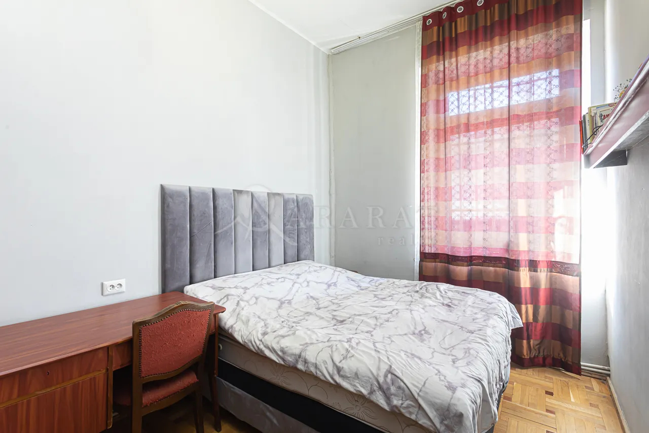 5 bedroom apartment for sale خیابان ابوویان, مرکز شهر ایروان, 159580