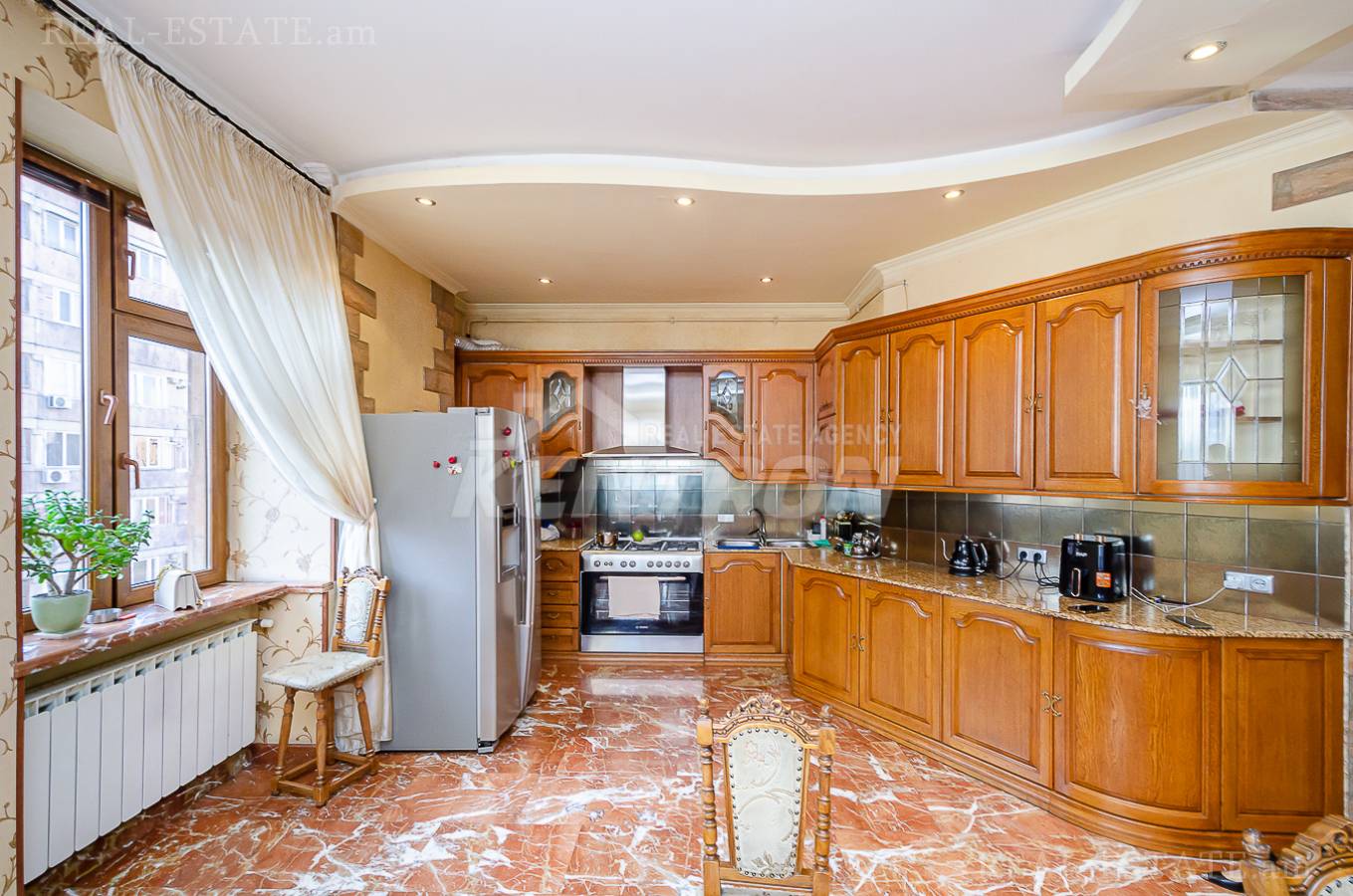 Купить 5 комнатную квартиру Мгер Мкртчян ул, Центр Ереван, 143829