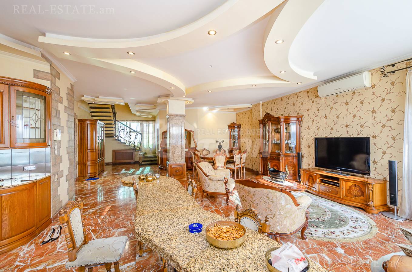 Купить 5 комнатную квартиру Мгер Мкртчян ул, Центр Ереван, 143829