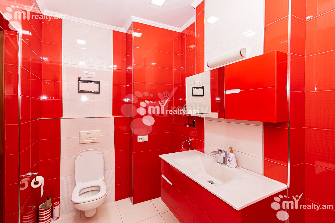 3 սենյականոց բնակարան  Ռոստոմի փող, Կենտրոն Երևան, 154385