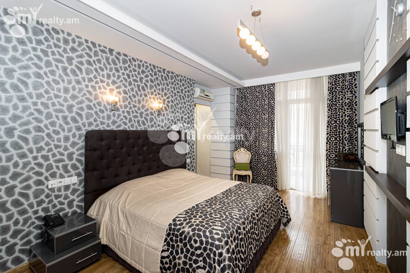 3 սենյականոց բնակարան  Ռոստոմի փող, Կենտրոն Երևան, 154385