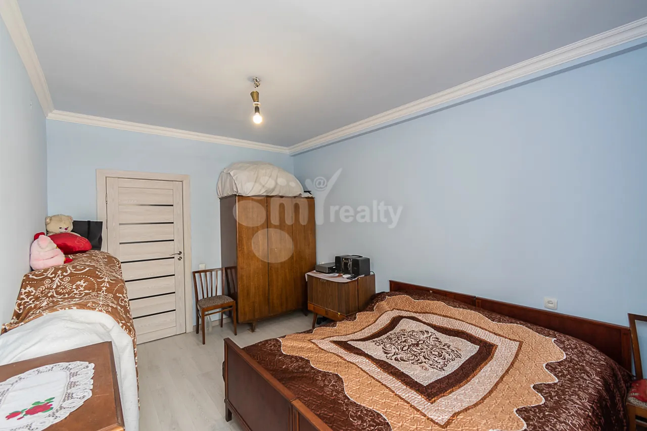 3 bedroom apartment for sale Saryan St, Center Yerevan, 160947