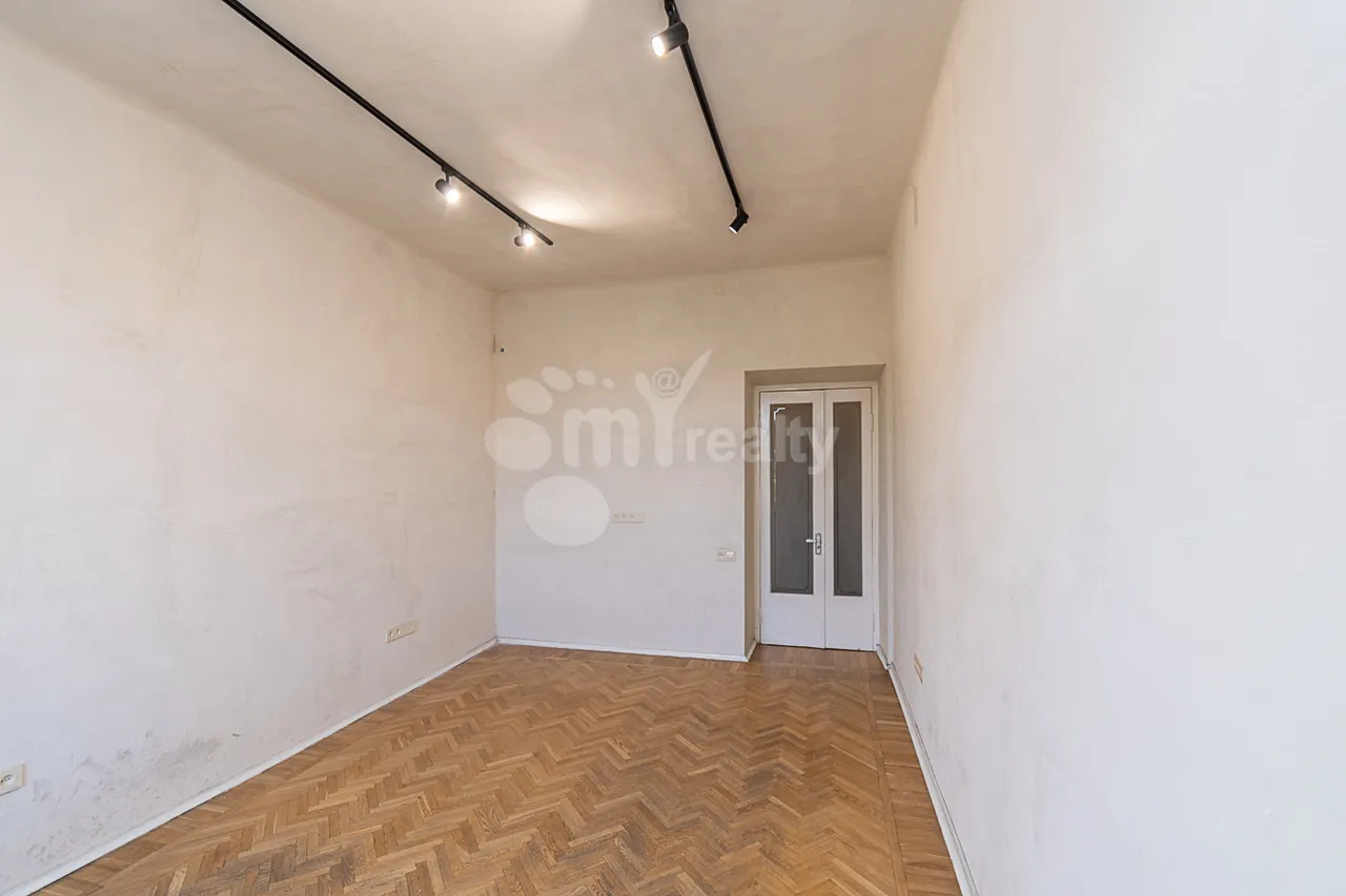 4 bedroom apartment for rent Mashtots Ave, Center Yerevan, 160196