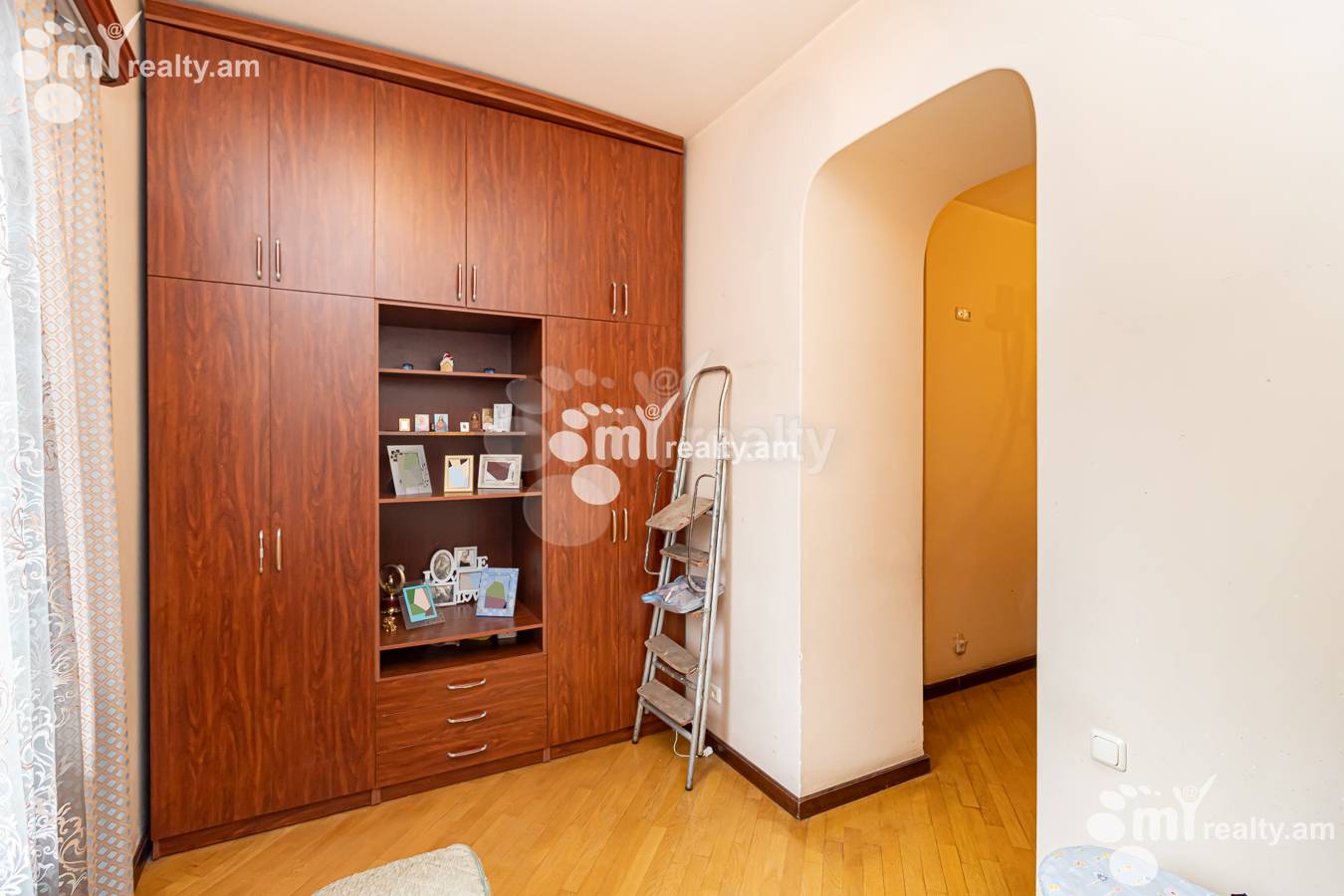 Купить 3 комнатную квартиру Паронян ул, Центр Ереван, 151535