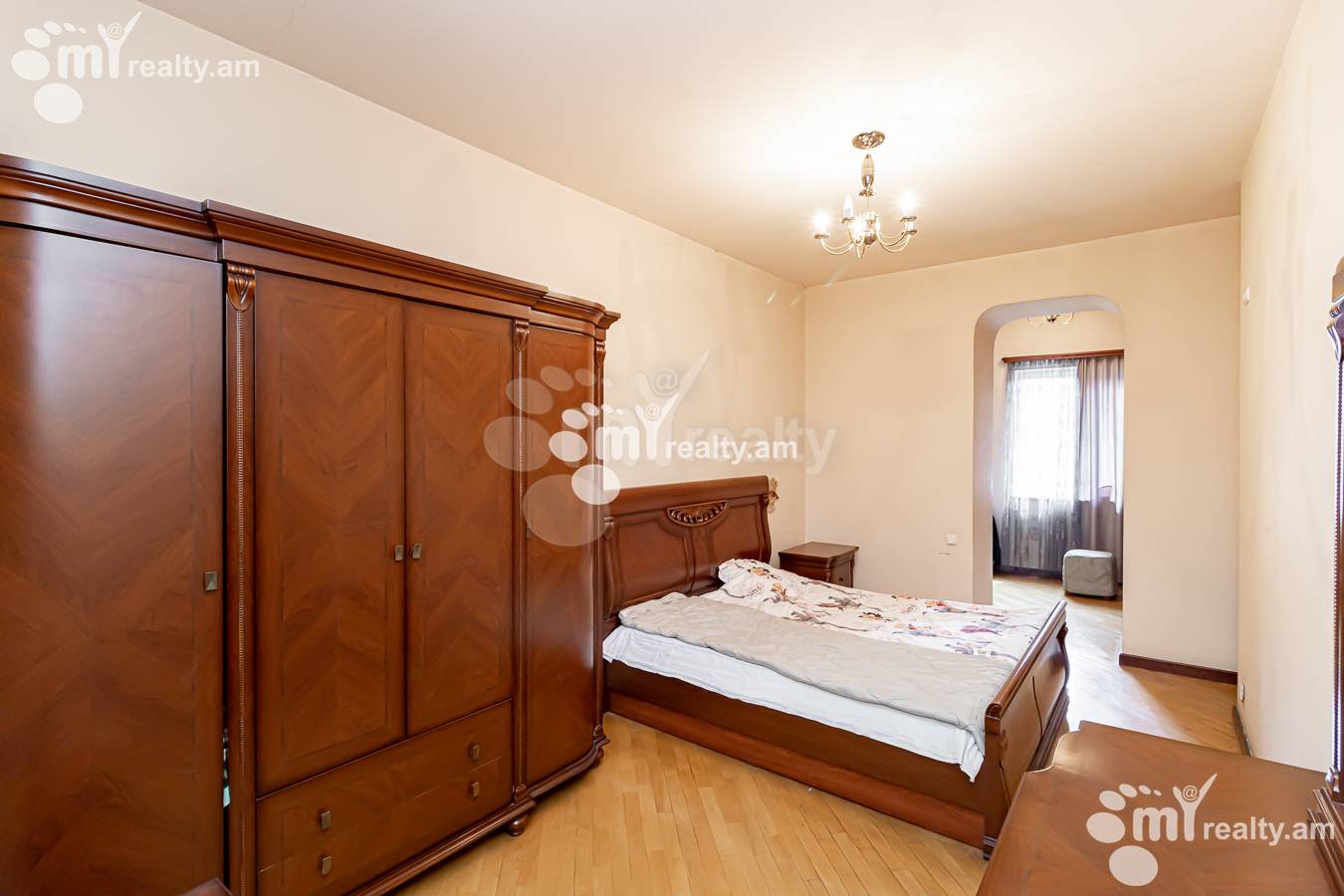 Купить 3 комнатную квартиру Паронян ул, Центр Ереван, 151535