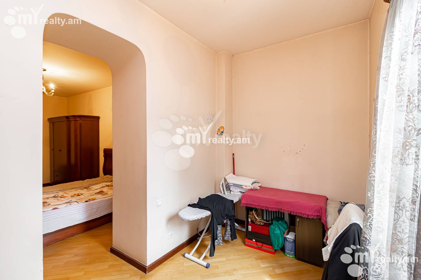Купить 3 комнатную квартиру Паронян ул, Центр Ереван, 151535
