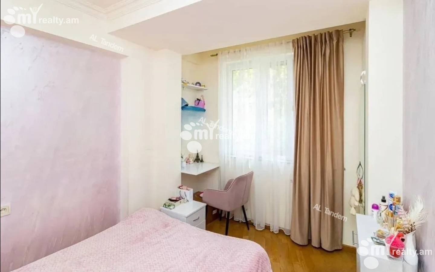 Купить 3 комнатную квартиру Нар Дос ул, Центр Ереван, 158191