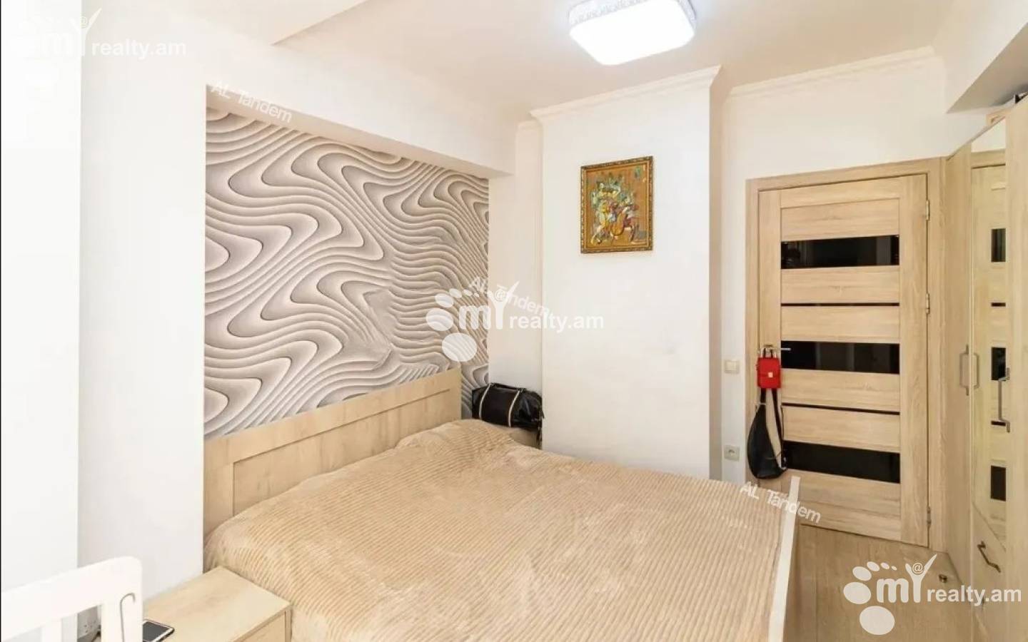 Купить 3 комнатную квартиру Нар Дос ул, Центр Ереван, 158191