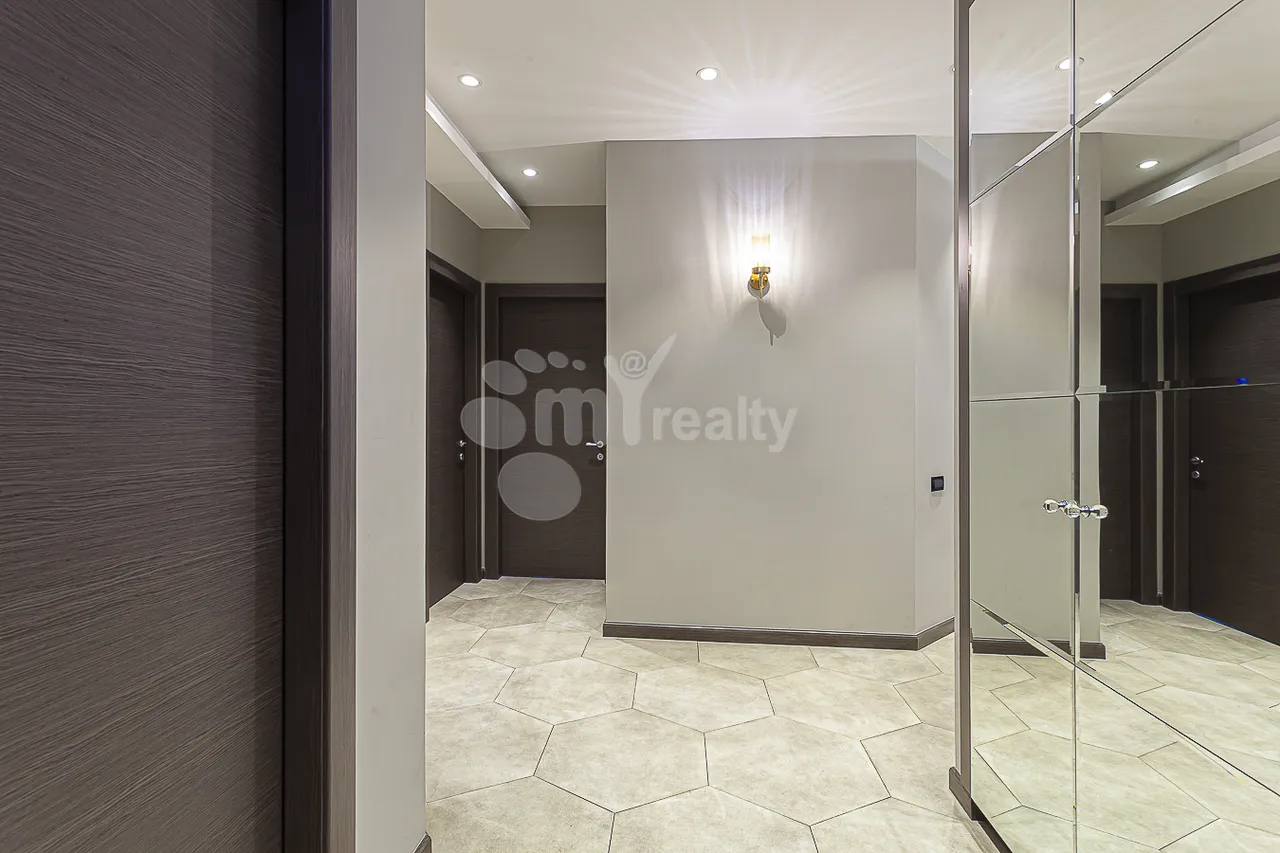 3 bedroom apartment for sale Aram St, Center Yerevan, 161991