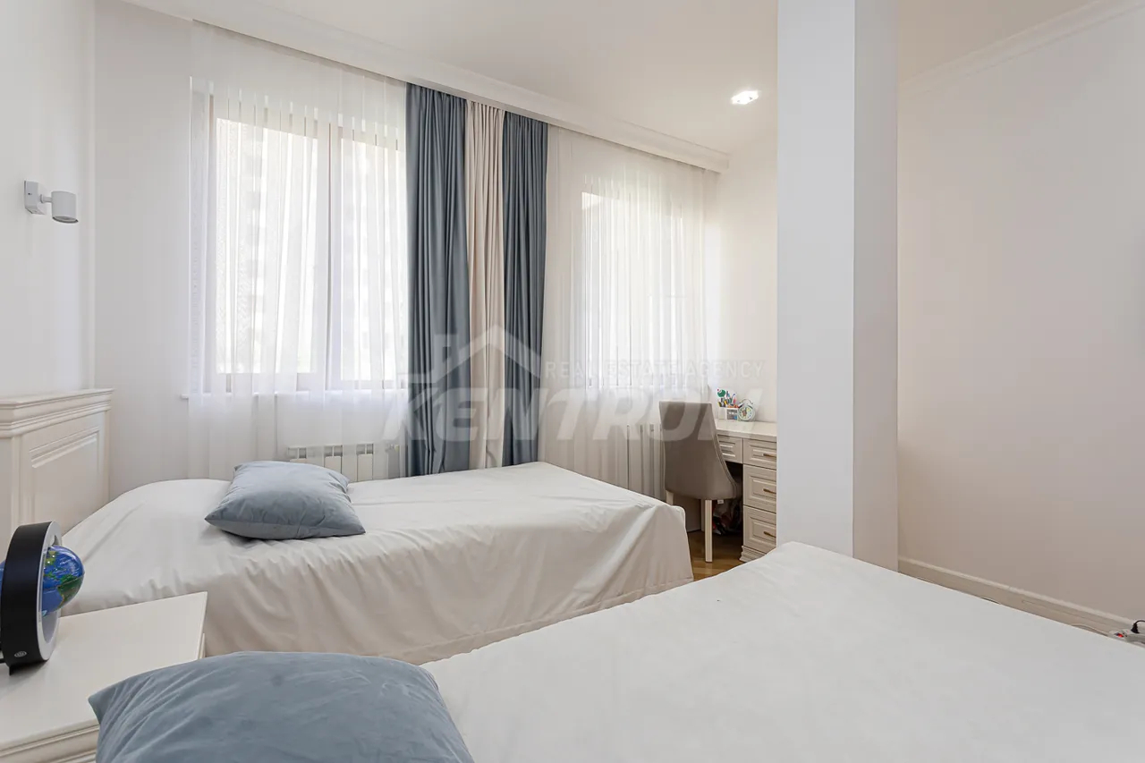 3 bedroom apartment for sale Saryan St, Center Yerevan, 157562