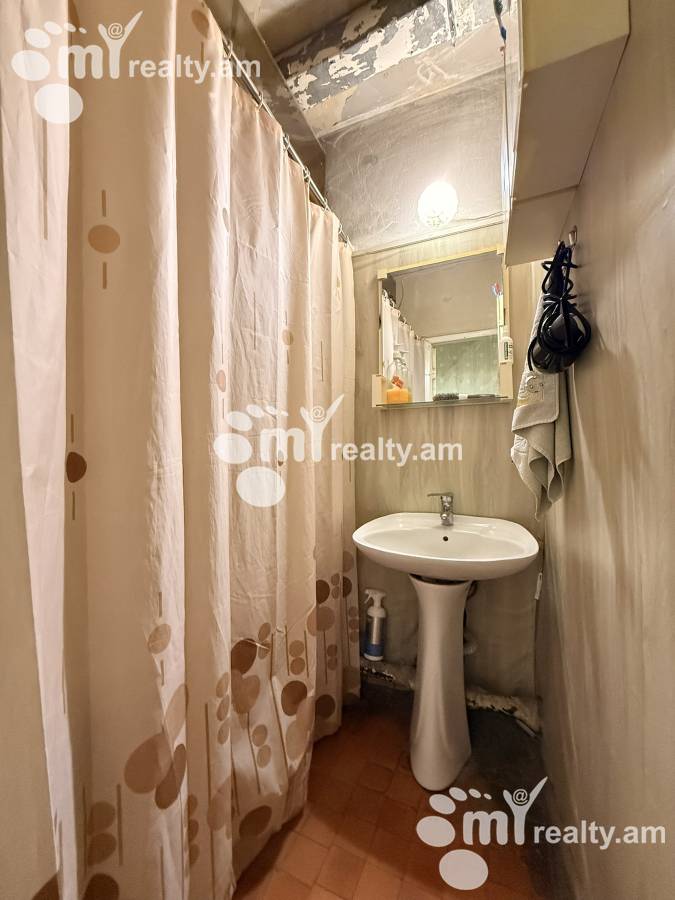 Купить 3 комнатную квартиру Мамиконянц ул, Арабкир Ереван, 157031