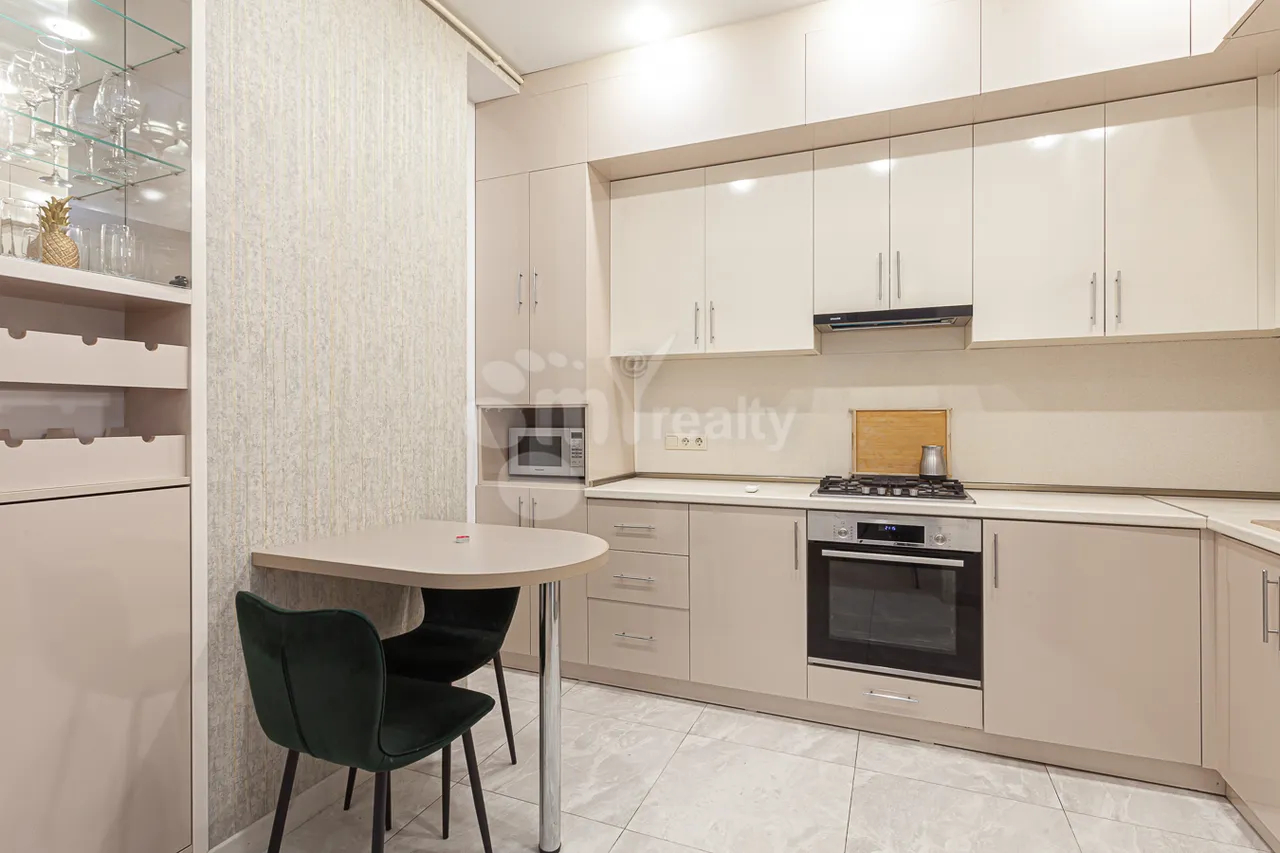 3 bedroom apartment for rent خیابان آرام, مرکز شهر ایروان, 161481