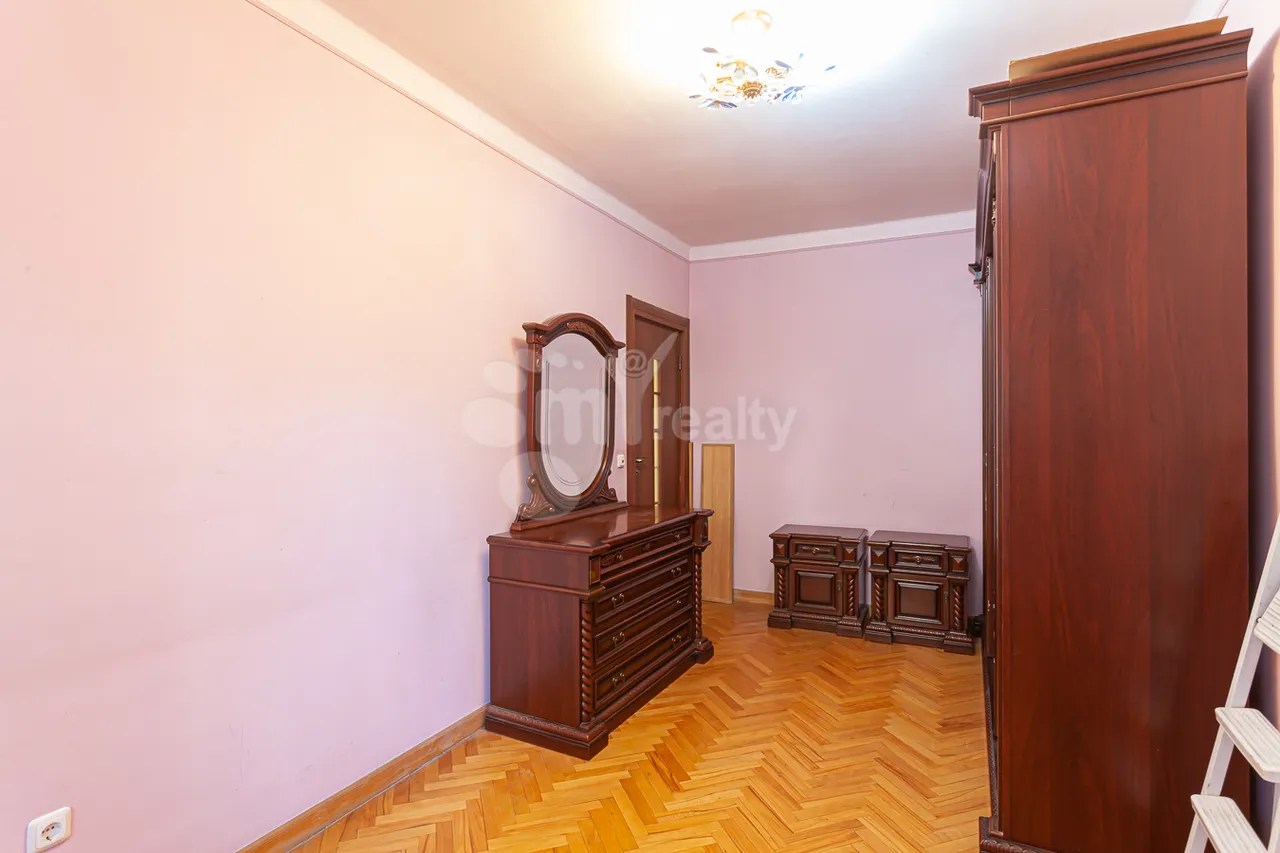 3 bedroom apartment for sale Zakyan St, Center Yerevan, 160263