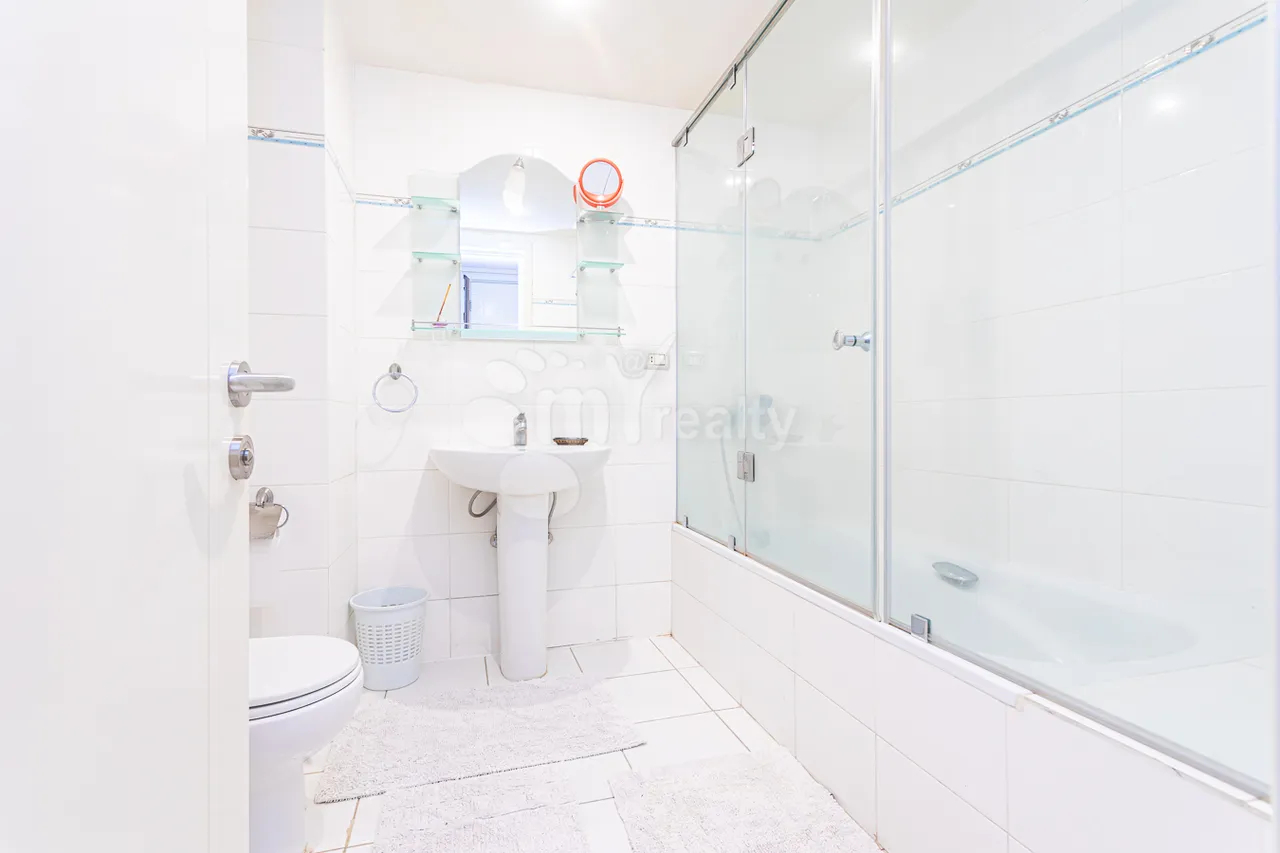 Снять 3 комнатную квартиру Антараин ул, Центр Ереван, 159001