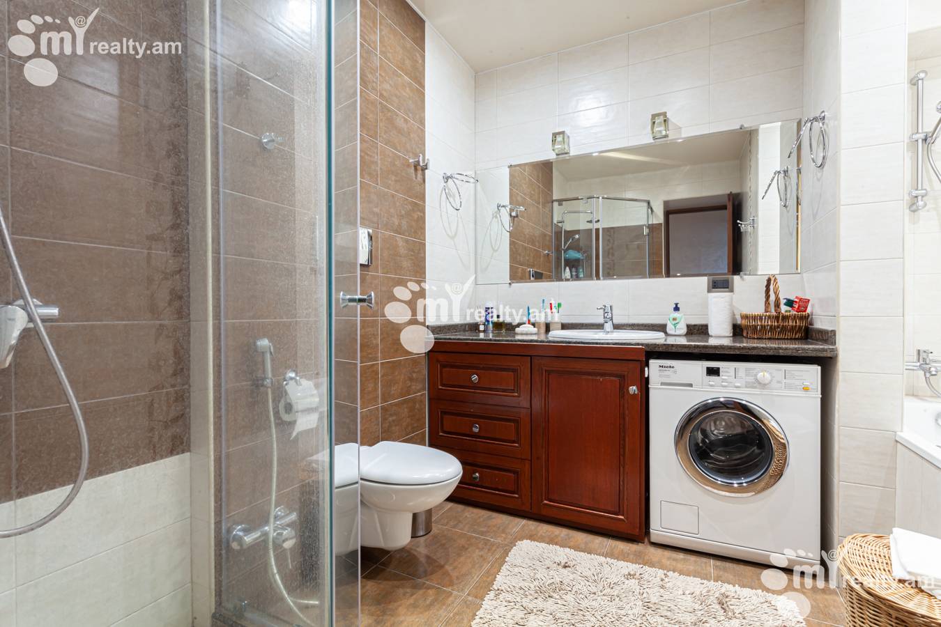 3 bedroom apartment for rent Abovyan St, Center Yerevan, 150308