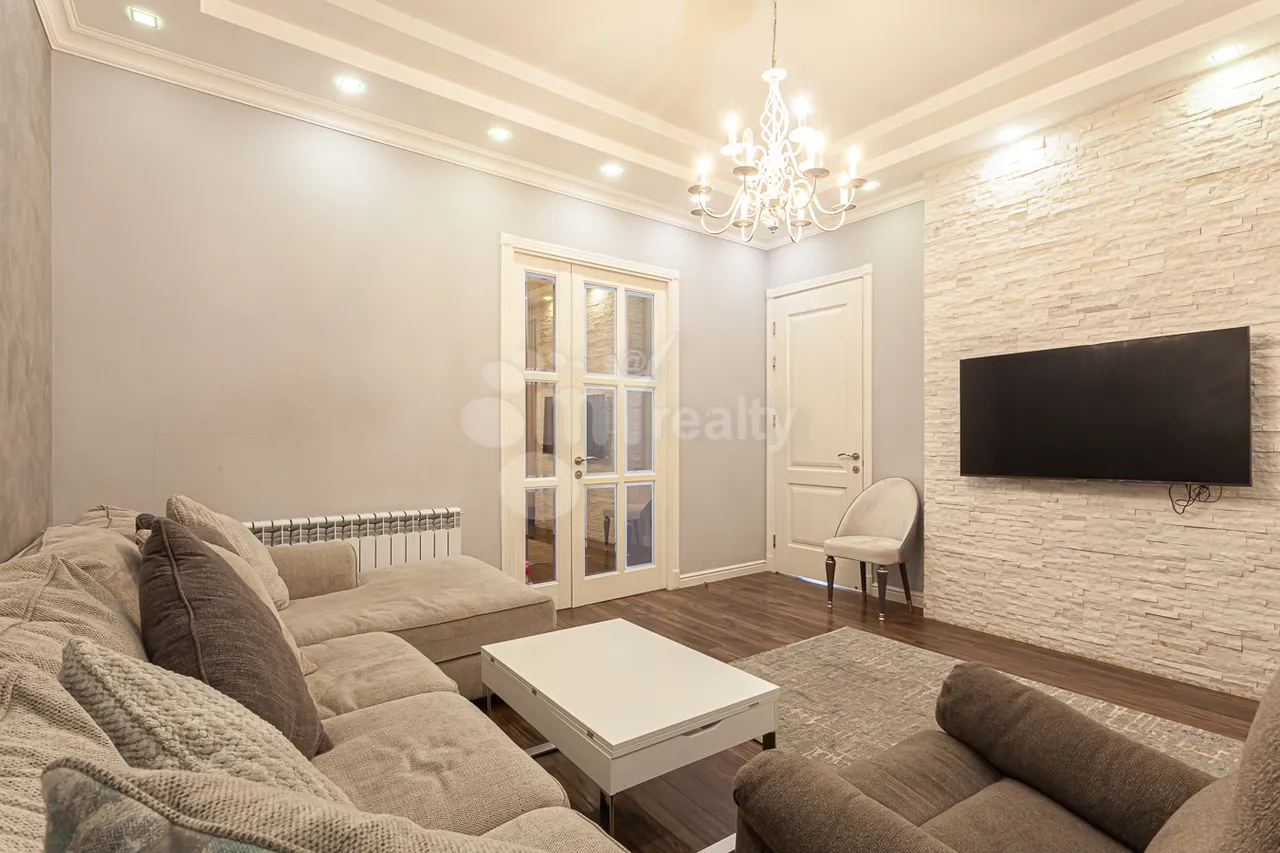 3 bedroom apartment for sale Mashtots Ave, Center Yerevan, 157546