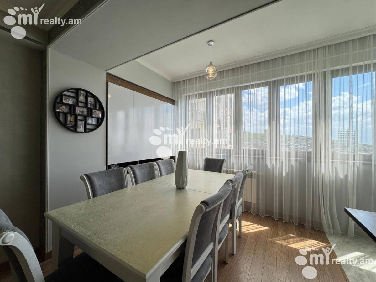 4 bedroom apartment for sale Charents St, Center Yerevan, 160427